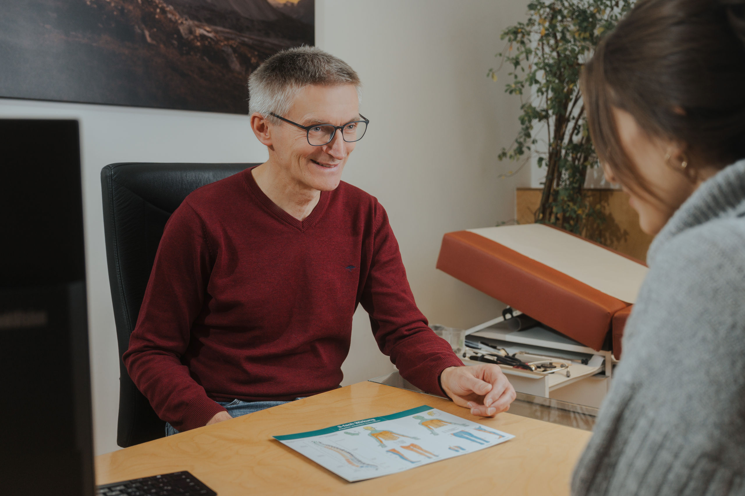 Dr. Mario Mitteregger, Patientinnengespräch / meinArzt.at © 2025 Flo Mitteregger / flomitteregger.com